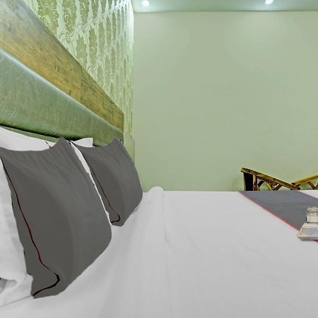 Collection O Rd Hotel Zirakpur Esterno foto