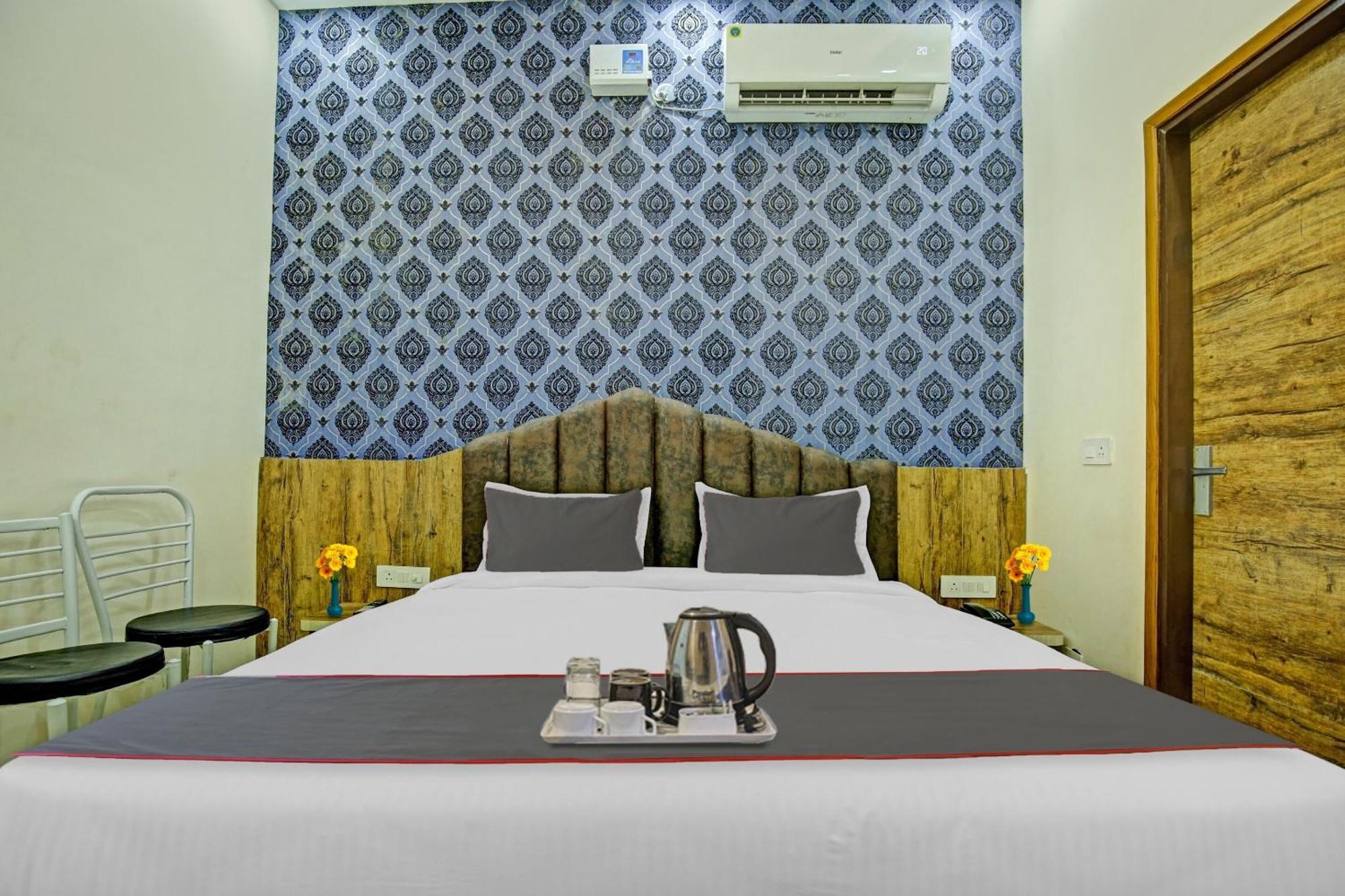 Collection O Rd Hotel Zirakpur Esterno foto